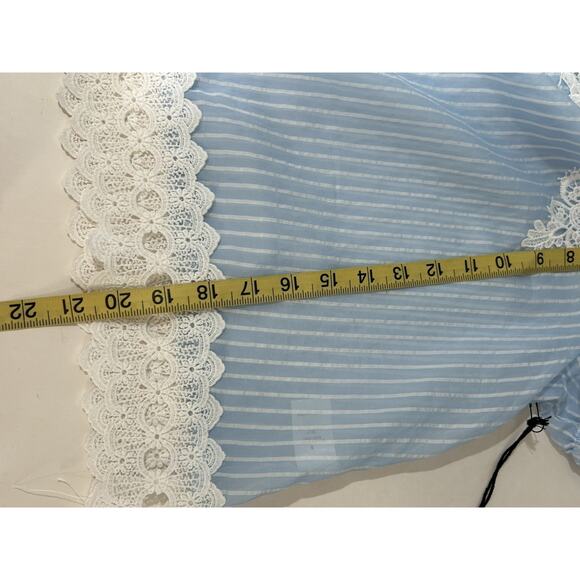 alice blue top With White Lace Design Short Sleeve Balloons Style Size Small - Picture 9 of 11